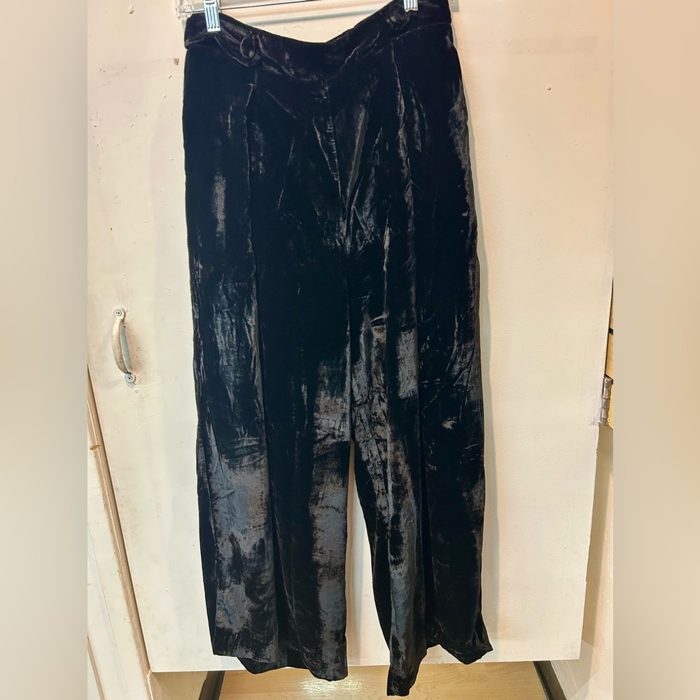 SKIES ARE BLUE PANTS BLACK IN SIZE M AND L